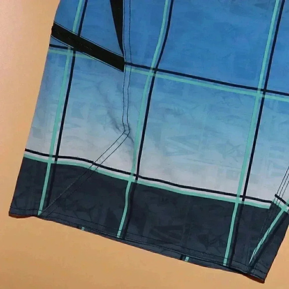 Salt Life Blue Geometric Swim Trunks Size 36 Summer Beach Board Shorts Swimsuit - Picture 3 of 4